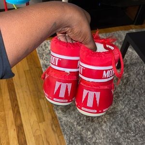 Moon boots